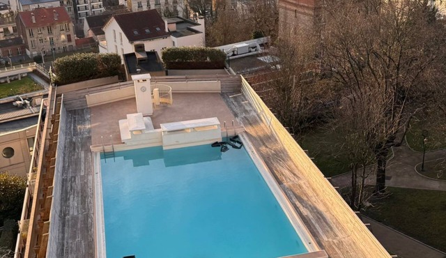 Lovely 3-room apartment with swimming pool in Puteaux