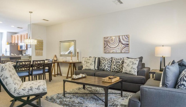 Lovely 3-Story Townhome in Vista Cay Resort