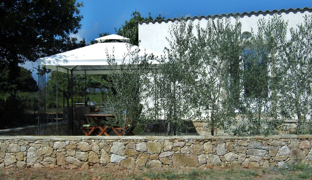 LOVELY 30 M2 STUDIO WITH TERRACE AND PRIVATE GARDEN. Accommodation for 2 people.