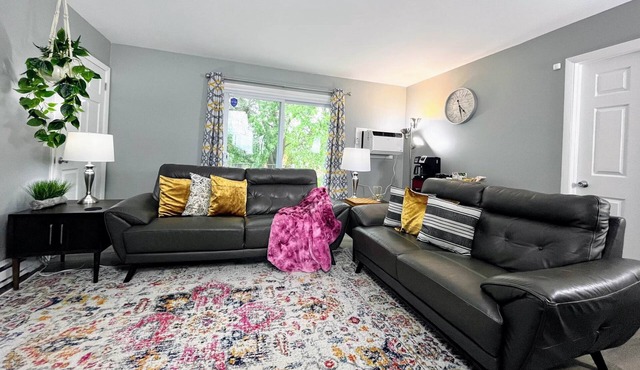 Lovely 3BD Apt. K | free parking, great coffee!