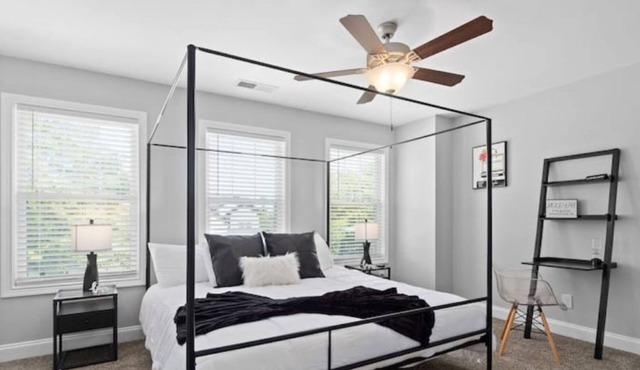 Lovely 3bdr, Slps 11, Spacious, w/King bed, Safe