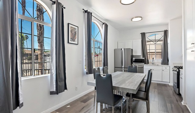 Lovely 3bed 2bath apartment near Universal studio & Hollywood in Los Angeles