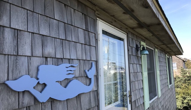 Lovely 3BR 2BA Oceanside Cottage, Hot Tub, Short Walk to Beach