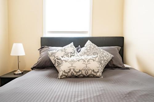 Lovely 3BR Homewith free parking-WALK to WP Gate