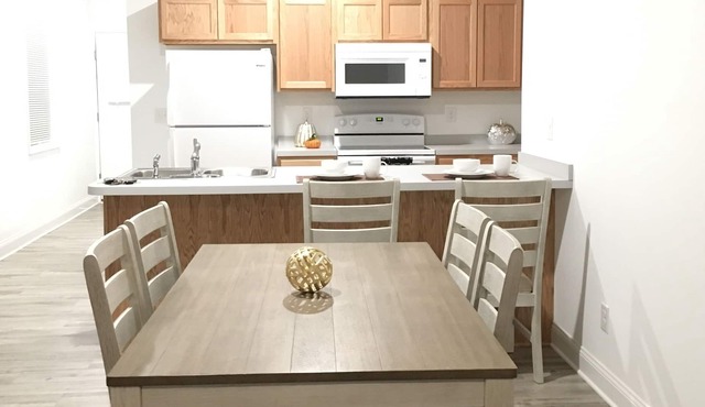 Lovely 4 bed/4.5 Bath Condo
