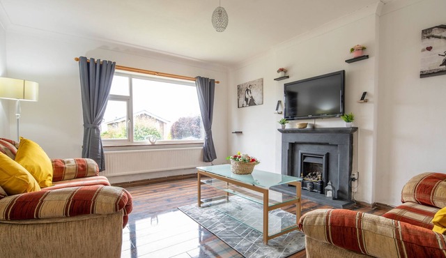 Lovely 4-Bed Business or Family House in Nelson