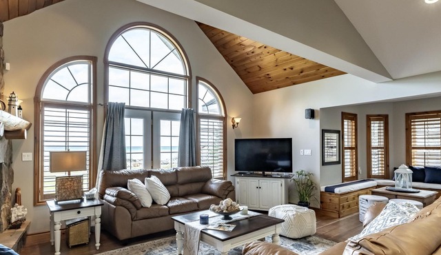 Lovely 4 bedroom, 2 bath home on Southern Georgian Bay