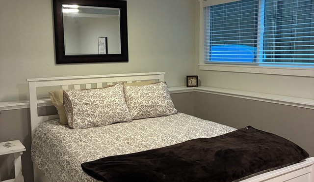 Lovely 4-bedroom 2 and 1/2 bathroom house in Bonney Lake with so many extras!