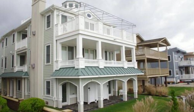 Lovely 4 bedroom, 3 bath beach front property