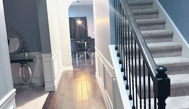 Lovely 4 Bedroom, 3 Bath Oasis Near major Shops & Stores!