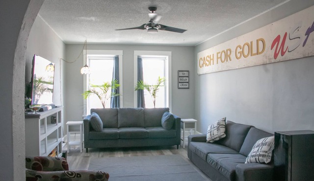 Lovely 4 bedroom apartment on Lake street!
