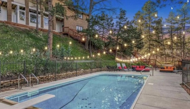 Lovely 4-bedroom Estate in Franktown with WiFi and a Summer time outdoor pool