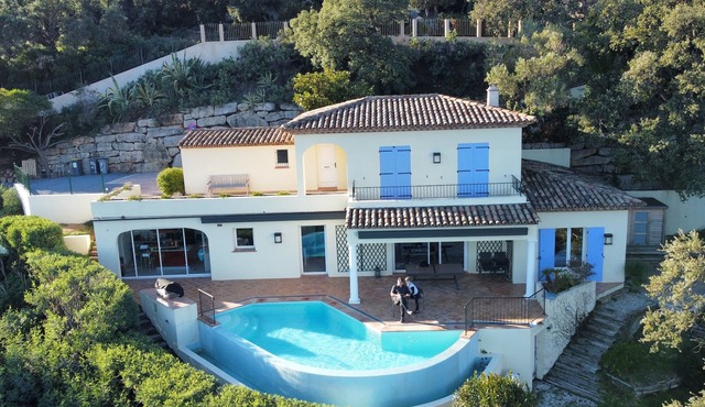 Lovely 4 bedroom villa with Sea view, heated pool at the Golf of St-Tropez