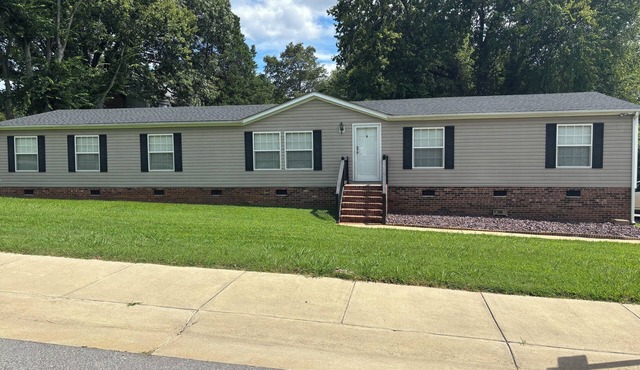 Lovely 4-bedroom house in Clarksville walking distance to downtown activities