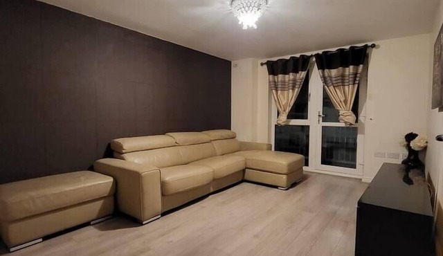 Lovely 4 bedroom home with private parking