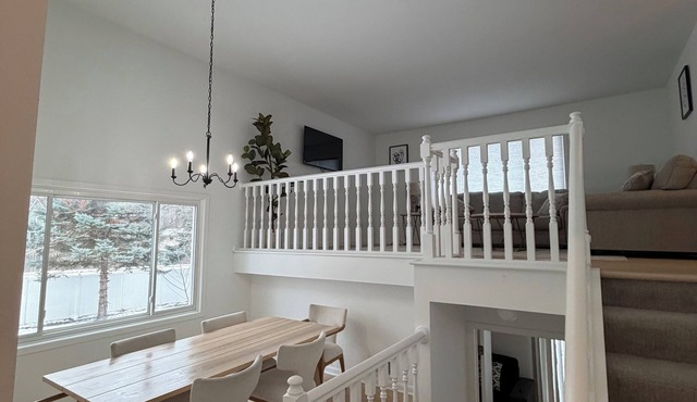 Lovely 4-bedroom house in Burnsville perfect for your getaway