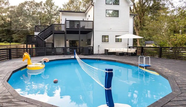 Lovely 4-bedroom house with Pool in Decatur