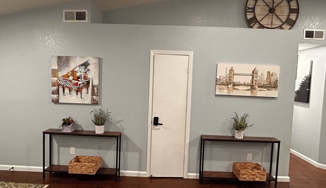 Lovely 4-bedroom house with AC in vibrant Modesto