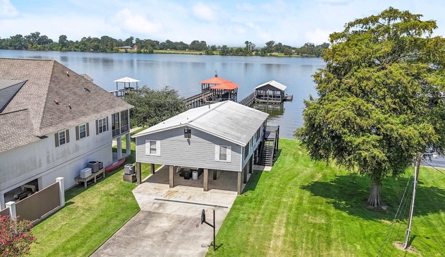 Lovely 4-bedroom house charming Ventress with beautiful sunsets!