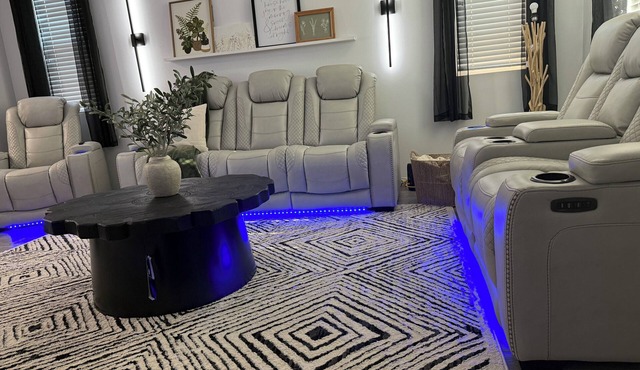 Lovely 4-bedroom pool house in North Fontana
