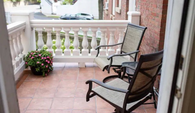 Lovely 4 bedroom rental with spacious master suite