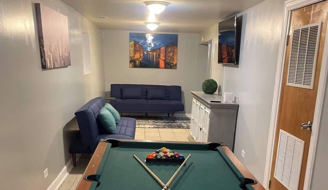 Lovely 4 Bedroom W/ Pool Table