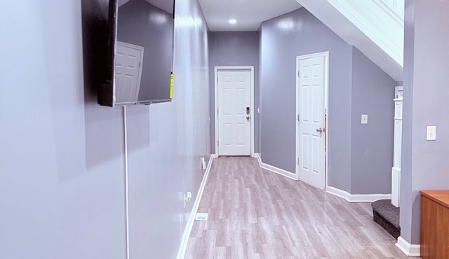 Lovely 4 Bedrooms Family home, minutes from Downtown.