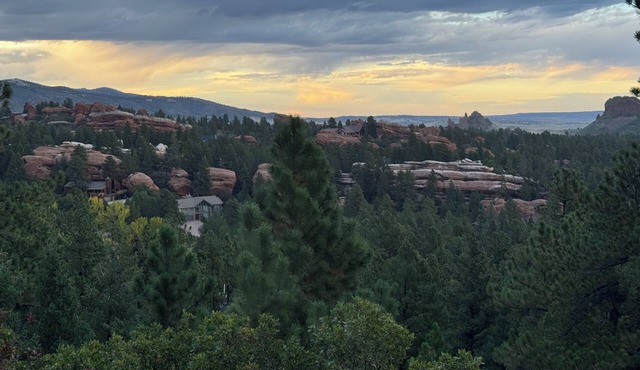 Lovely 4 En-suite BR home in Larkspur with stunning Red Rock and Mountain View’s