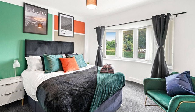 Lovely 4 House Bed in Derby - Parking - Garden