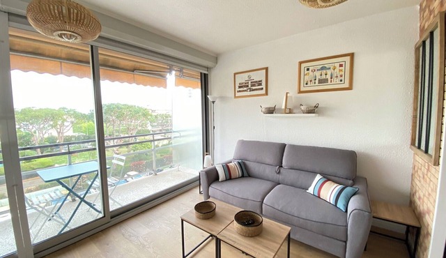 Lovely 4-person studio - pool and sea
