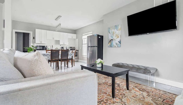 Lovely 4BR 1.5BA Near the Falls and Casino