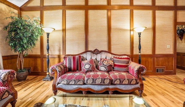 Lovely 5 bed,3-fullBath !5 min to free way I-85
