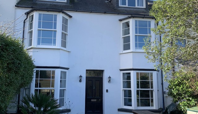 Lovely 5 Bedroom Period House moments from Beach and the Burrows
