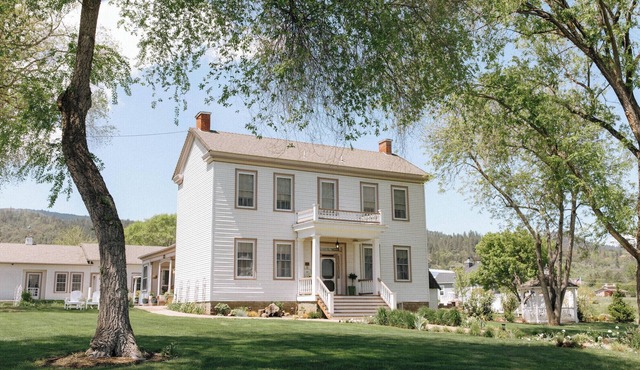 Lovely-5 bedroom historic Inn