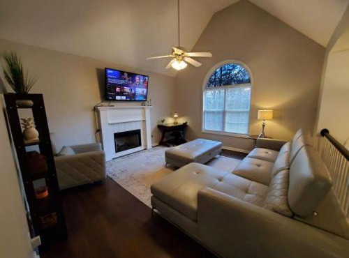 Lovely 5 Bedrooms, 3 Full Baths Home Near Parks!