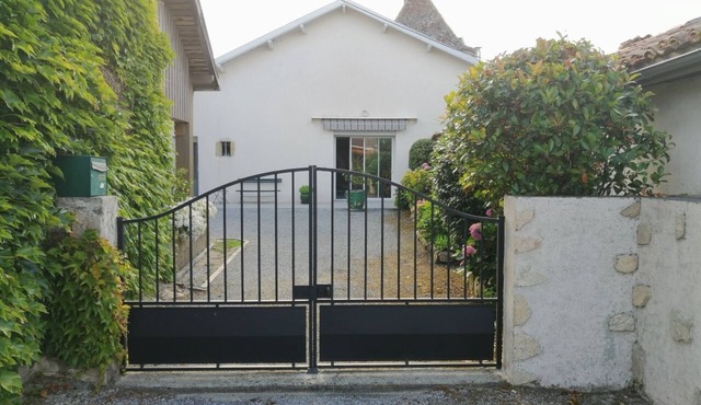 LOVELY 5-PERSON APARTMENT IN CHARACTER HOUSE IN THE COUNTRYSIDE 30MN FROM THE BEACH