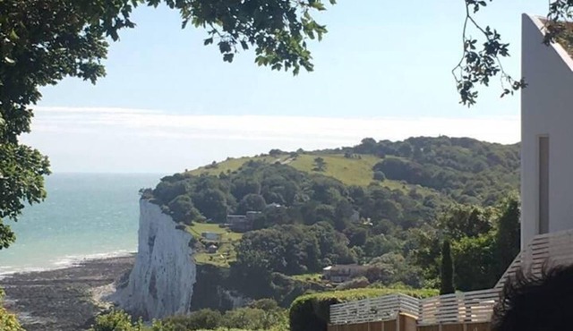 Lovely 5 Person Chalet in St Margaret's at Cliffe