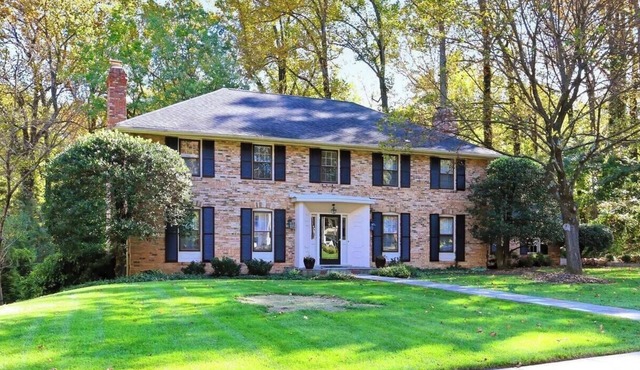 Lovely 5BR Home with POOL 25 Minutes From DC