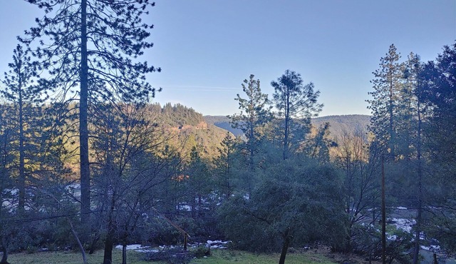 Lovely 6-bedroom house with AC in charming Tahoe Sierras Gold Country