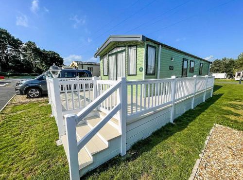 Lovely 6 Berth Caravan At Caldecott Hall Country Park, Norfolk Ref 91010C