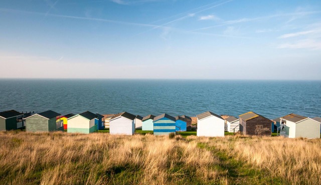 Lovely 6 berth caravan with decking and WiFi in Kent, ref 47017C