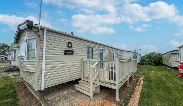 Lovely 6 berth caravan at St Osyth Beach Holiday Park ref 28059FV