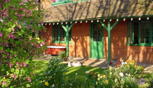 Lovely 7 bedroomed Arts and Crafts New Forest Cottage in Lymington by the coast