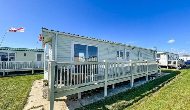 Lovely 7 berth caravan with free WiFi in Skegness ref 67009L