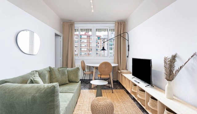 Lovely and cozy 3 bedroom home completely refurbished and designed for a pleasant and comfortable stay in Barcelona.