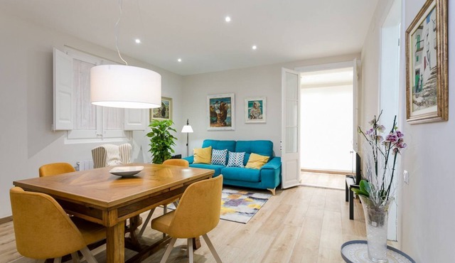 Lovely and historic 3 bedroom home completely refurbished and designed for a pleasant and comfortable stay in Barcelona.