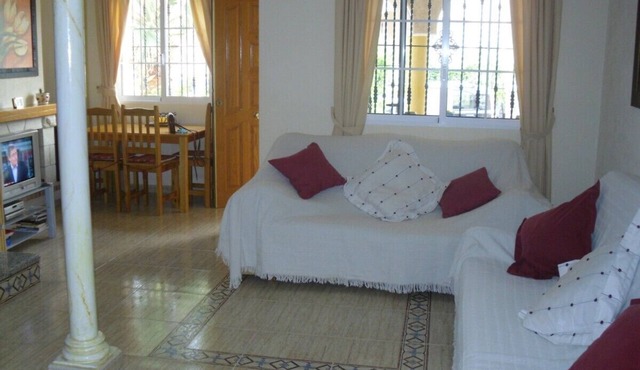 Lovely air conditioned villa with wi-fi & private pool,close to beach & bars
