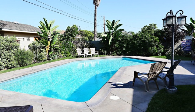Lovely Anaheim Pool Home: 2 Ensuites, 1 Mi 2Disney