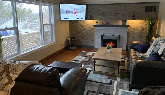 Lovely and Bright Bungalow near lake and parks