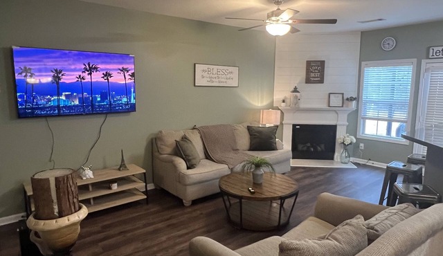 Lovely and Comfy 3 bedrooms townhouse/chateau elan area